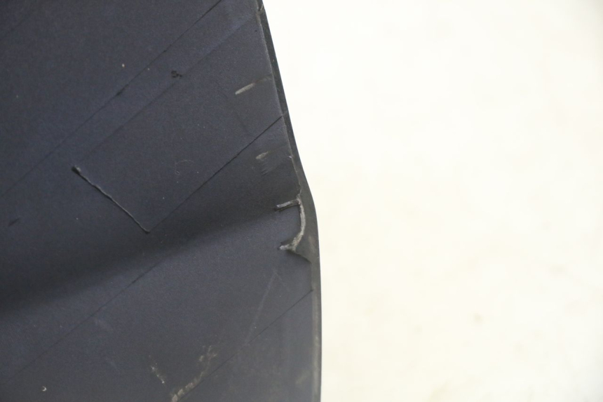 photo de JONCTION CARENAGE ARRIERE INFERIEURE SUZUKI BURGMAN 125 (2007 - 2014)