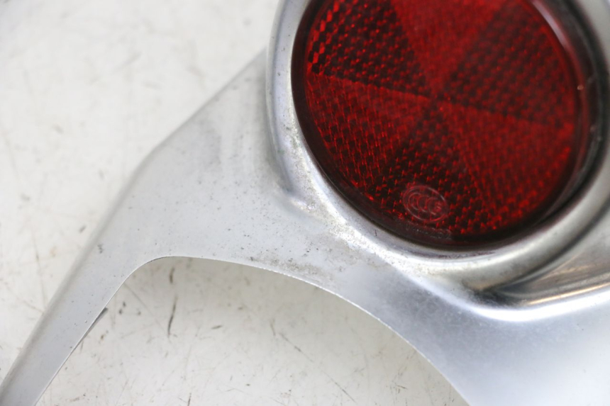 photo de JONCTION CARENAGE ARRIERE INFERIEURE PEUGEOT DJANGO 4T 50 (2014 - 2019) - Gros plan technique