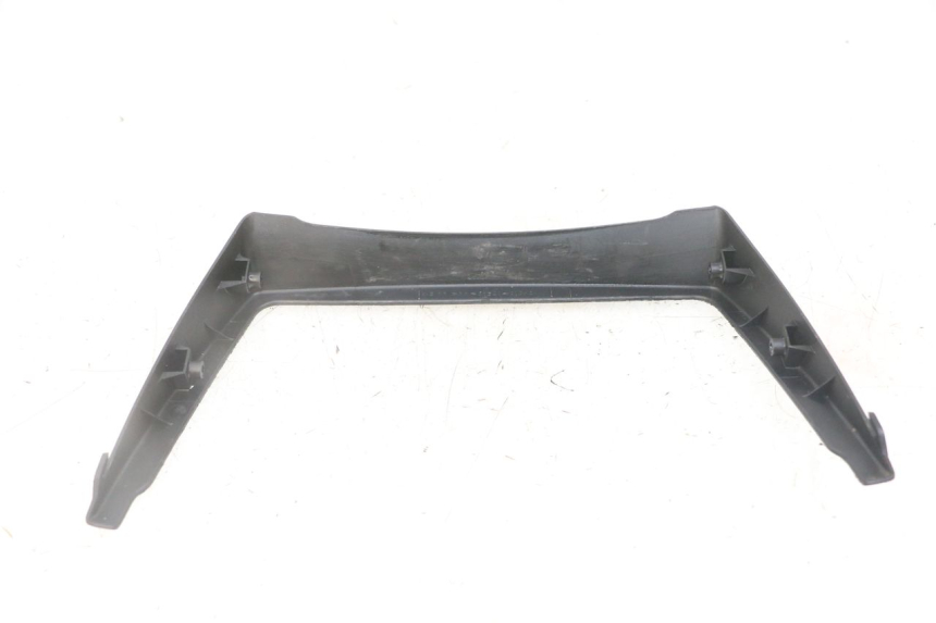 photo de JONCTION CARENAGE ARRIERE INFERIEURE SUZUKI GS GSE 500 (2001 - 2003)