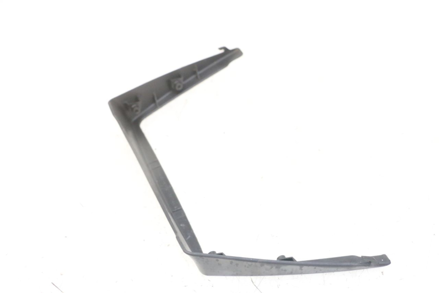 photo de JONCTION CARENAGE ARRIERE INFERIEURE SUZUKI GS GSE 500 (2001 - 2003)