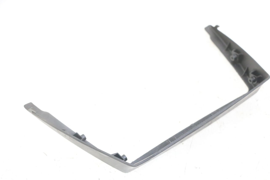 photo de JONCTION CARENAGE ARRIERE INFERIEURE SUZUKI GS GSE 500 (2001 - 2003)