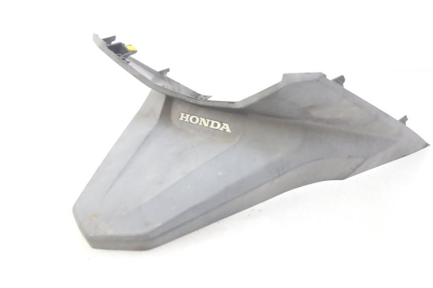 photo de JONCTION CARENAGE ARRIERE INFERIEURE HONDA FORZA 125 (2015 - 2016)