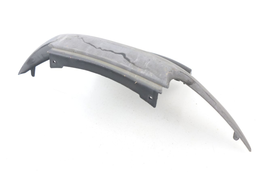 photo de JONCTION CARENAGE ARRIERE INFERIEURE PIAGGIO MP3 LT 300 (2010 - 2016) - Gros plan technique