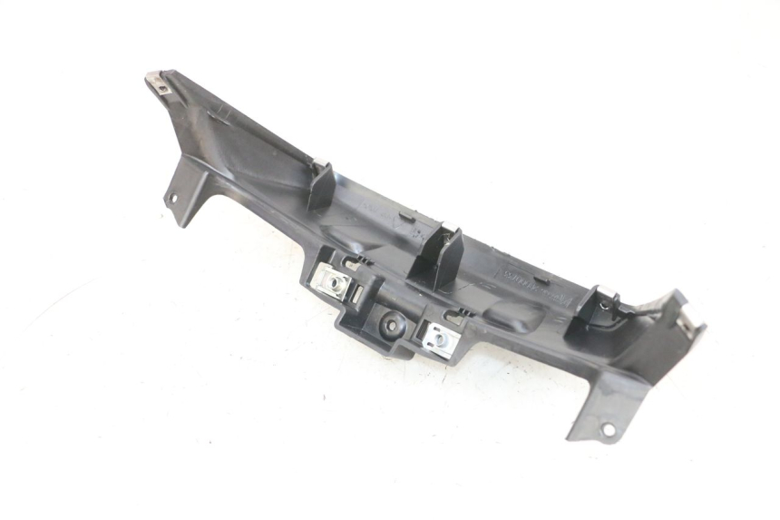 photo de JONCTION CARENAGE ARRIERE INFERIEURE PIAGGIO MP3 500 (2016 - 2018) - Pièce contrôlée