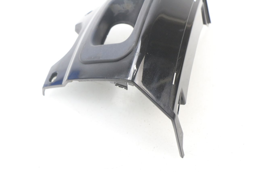 photo de JONCTION CARENAGE ARRIERE INFERIEURE PEUGEOT SATELIS COMPRESSOR K15 125 (2006 - 2009) - Autre angle de vue
