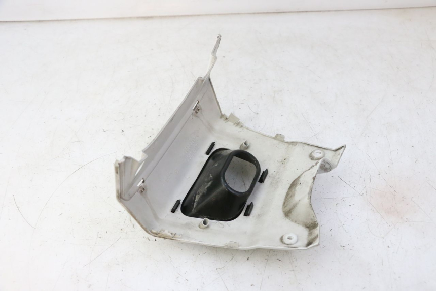 photo de JONCTION CARENAGE ARRIERE INFERIEURE PEUGEOT SATELIS 125 (2010 - 2012)