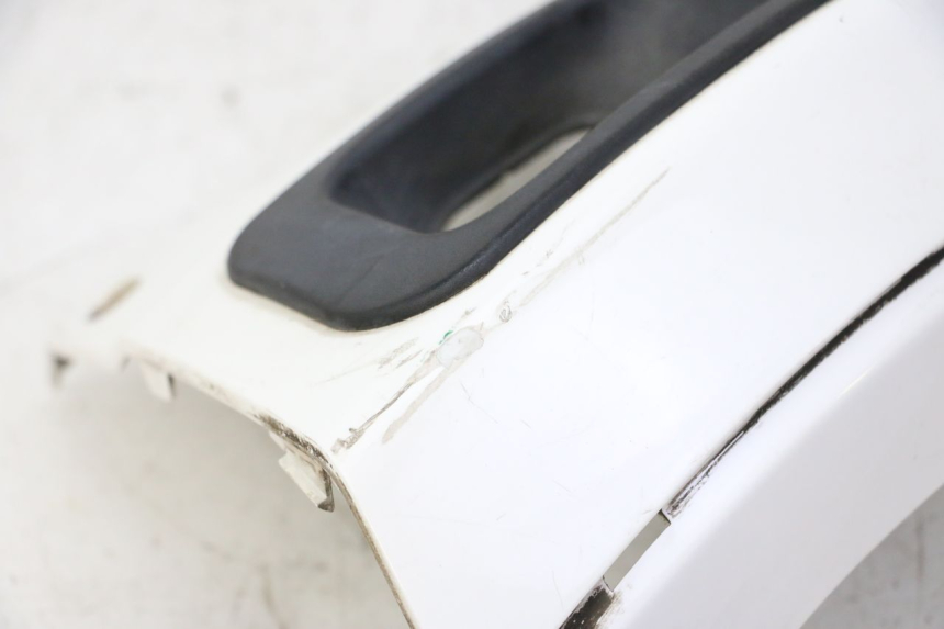 photo de JONCTION CARENAGE ARRIERE INFERIEURE PEUGEOT SATELIS 125 (2010 - 2012)