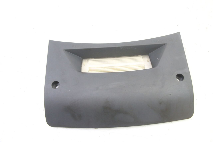 photo de JONCTION CARENAGE ARRIERE INFERIEURE PIAGGIO SUPER LX 125 (2000 - 2003)