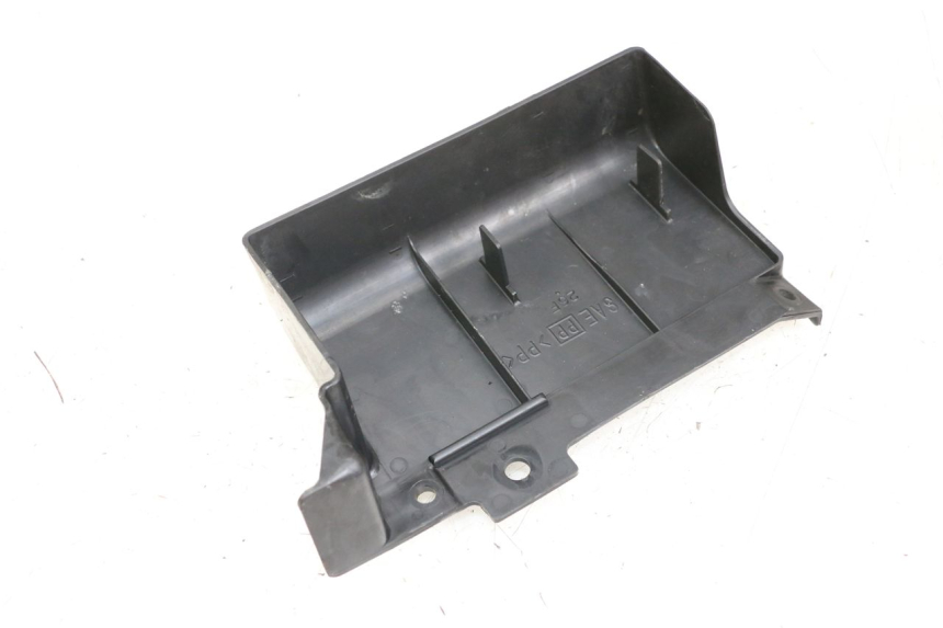 photo de Rear lower fairing junction SUZUKI VL INTRUDER 125 (2004 - 2007)