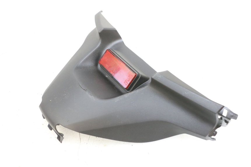 photo de JONCTION CARENAGE ARRIERE INFERIEURE YAMAHA TRICITY 300 (2020 - 2024) - Zoom état d’usage