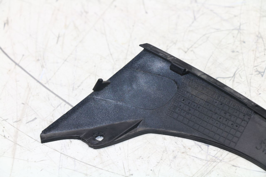 photo de JONCTION CARENAGE ARRIERE INFERIEURE YAMAHA VITY 125 (2008 - 2013)