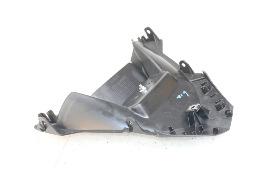 photo de JONCTION CARENAGE ARRIERE INFERIEURE YAMAHA XMAX X-MAX ABS 125 (2017 - 2020)
