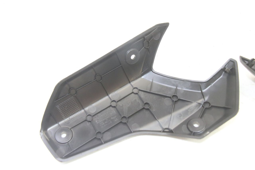 photo de JONCTION CARENAGE ARRIERE PEUGEOT KISBEE 4T 50 (2018 - 2022)