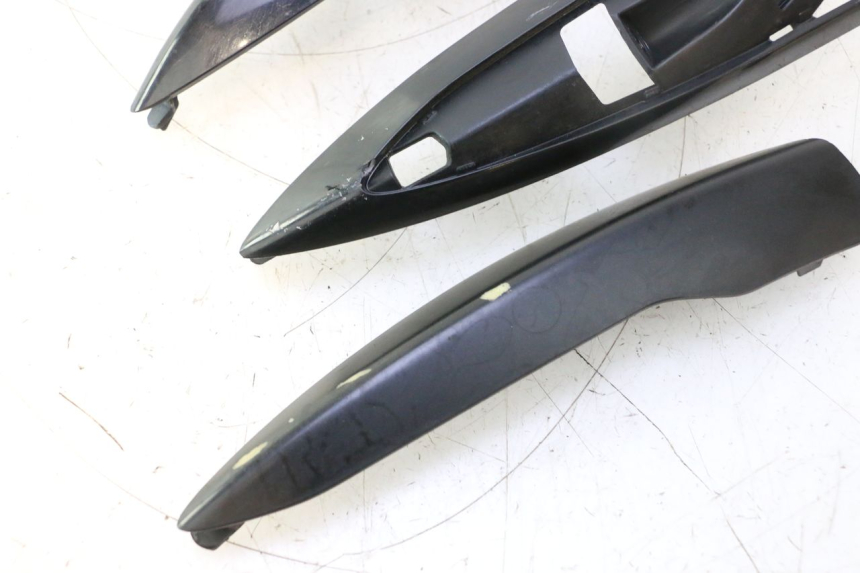 photo de JONCTION CARENAGE ARRIERE PIAGGIO LIBERTY IGET 4T 50 (2021 - 2025) - Autre angle de vue