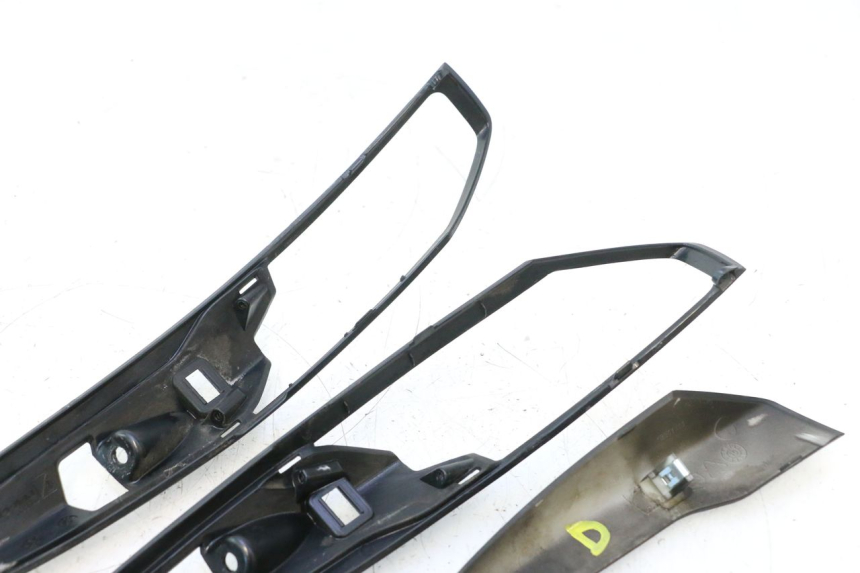 photo de JONCTION CARENAGE ARRIERE PIAGGIO LIBERTY IGET 4T 50 (2021 - 2025) - Marquages et références