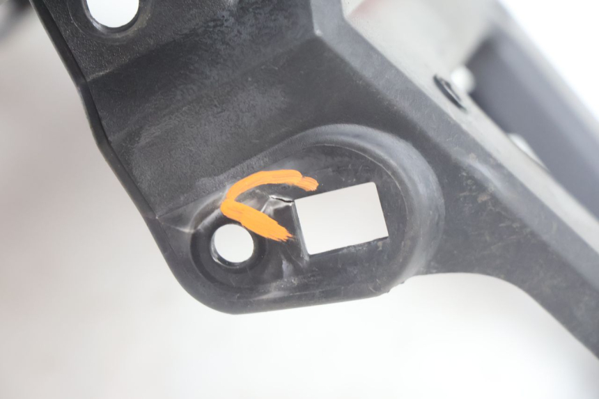 photo de JONCTION CARENAGE ARRIERE PEUGEOT LUDIX BLASTER 50 (2006 - 2014) - Gros plan technique