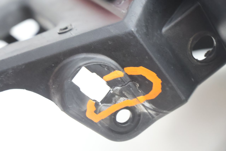 photo de JONCTION CARENAGE ARRIERE PEUGEOT LUDIX BLASTER 50 (2006 - 2014) - Points de fixation