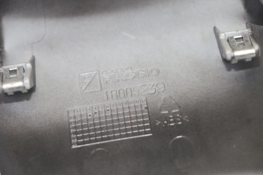 photo de JONCTION CARENAGE ARRIERE PIAGGIO MP3 HPE 350 (2018 - 2020) - Points de fixation