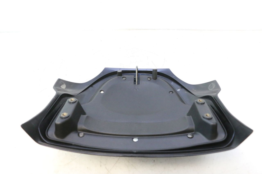 photo de JONCTION CARENAGE ARRIERE PIAGGIO MP3 125 (2006 - 2014) - Vue d’ensemble