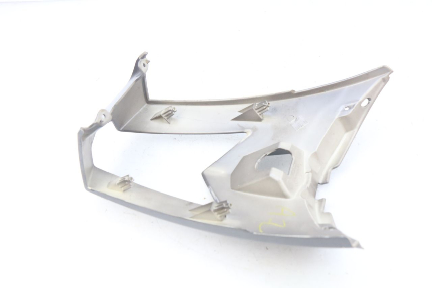 photo de JONCTION CARENAGE ARRIERE PEUGEOT GEOPOLIS 400 (2007 - 2013)