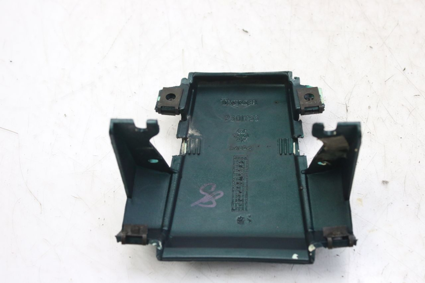 photo de JONCTION CARENAGE ARRIERE TRIUMPH SPRINT ST 955 (1999 - 2001)