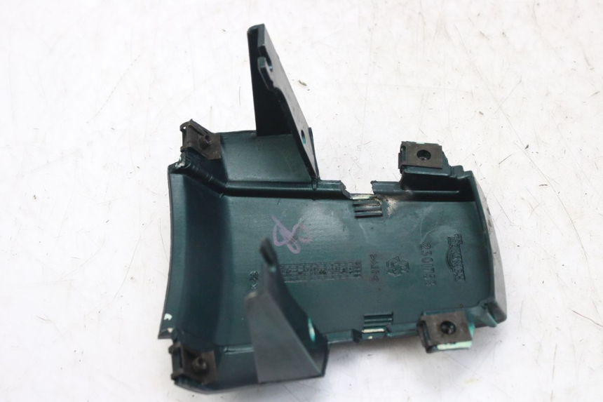 photo de JONCTION CARENAGE ARRIERE TRIUMPH SPRINT ST 955 (1999 - 2001)