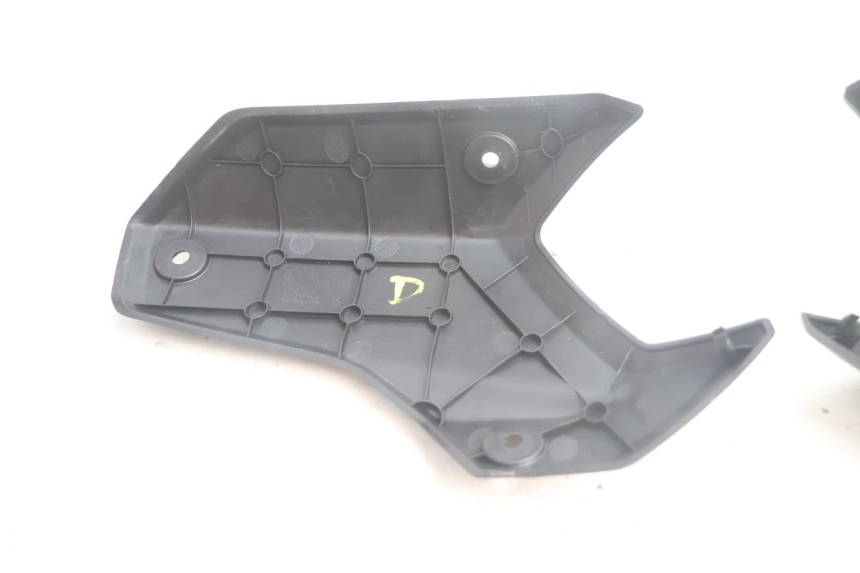 photo de JONCTION CARENAGE ARRIERE PEUGEOT STREETZONE NAKED 2T 50 (2014 - 2018) - Détails caractéristiques