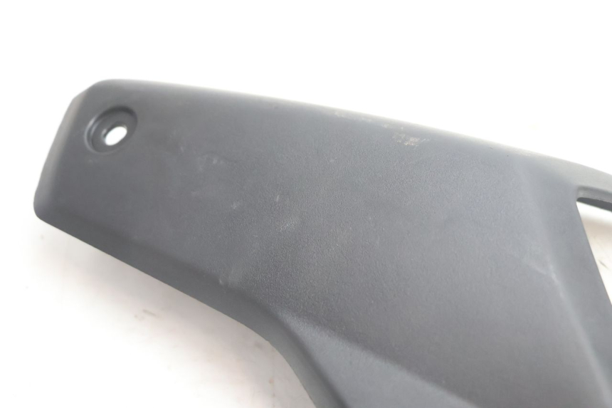 photo de JONCTION CARENAGE ARRIERE PEUGEOT STREETZONE NAKED 2T 50 (2014 - 2018) - Zoom état d’usage