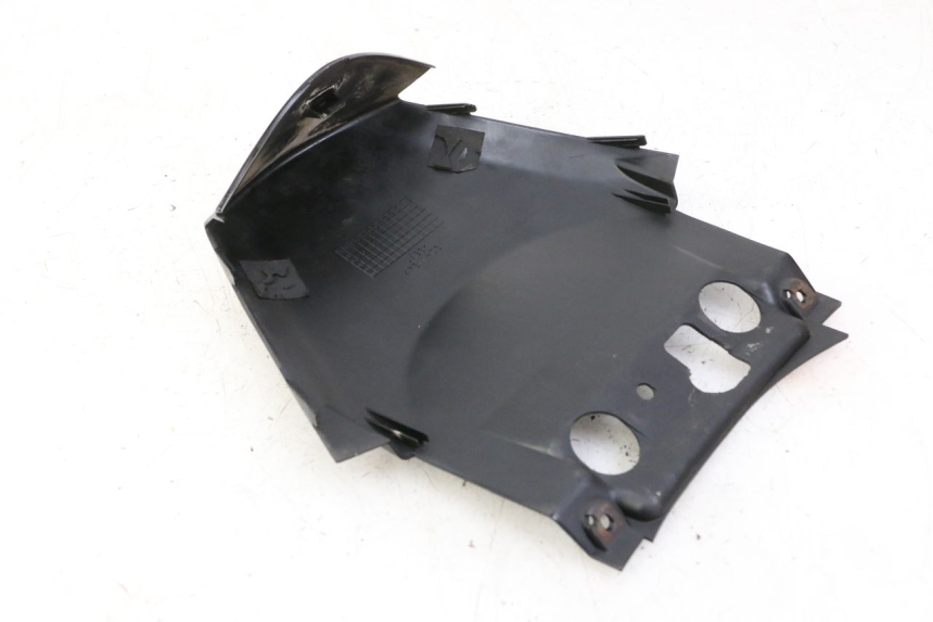 photo de JONCTION CARENAGE ARRIERE SUPERIEUR SUZUKI BURGMAN 125 (2007 - 2014)