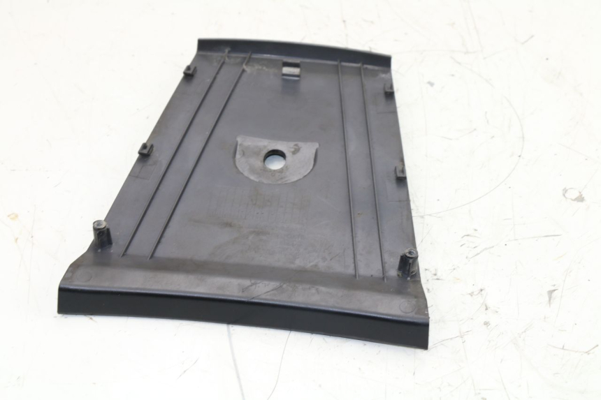 photo de JONCTION CARENAGE ARRIERE SUPERIEUR DAELIM S3 125 (2010 - 2017)