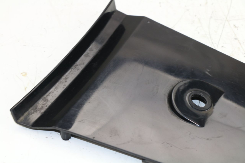 photo de JONCTION CARENAGE ARRIERE SUPERIEUR DAELIM S3 125 (2010 - 2017)