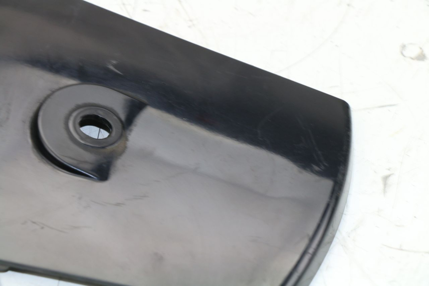 photo de JONCTION CARENAGE ARRIERE SUPERIEUR DAELIM S3 125 (2010 - 2017)