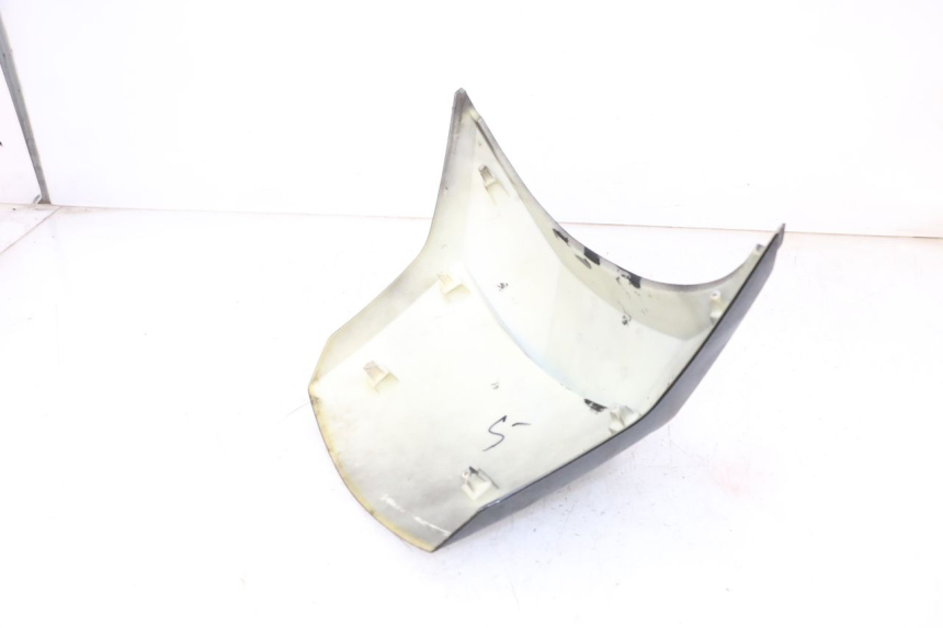 photo de JONCTION CARENAGE ARRIERE SUPERIEUR JM MOTORS GTS 125 (2015 - 2019) - Zoom état d’usage