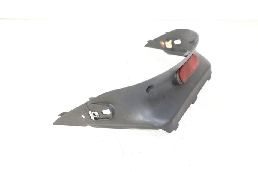 photo de JONCTION CARENAGE ARRIERE SUPERIEUR DAELIM HISTORY 125 (2001 - 2002)