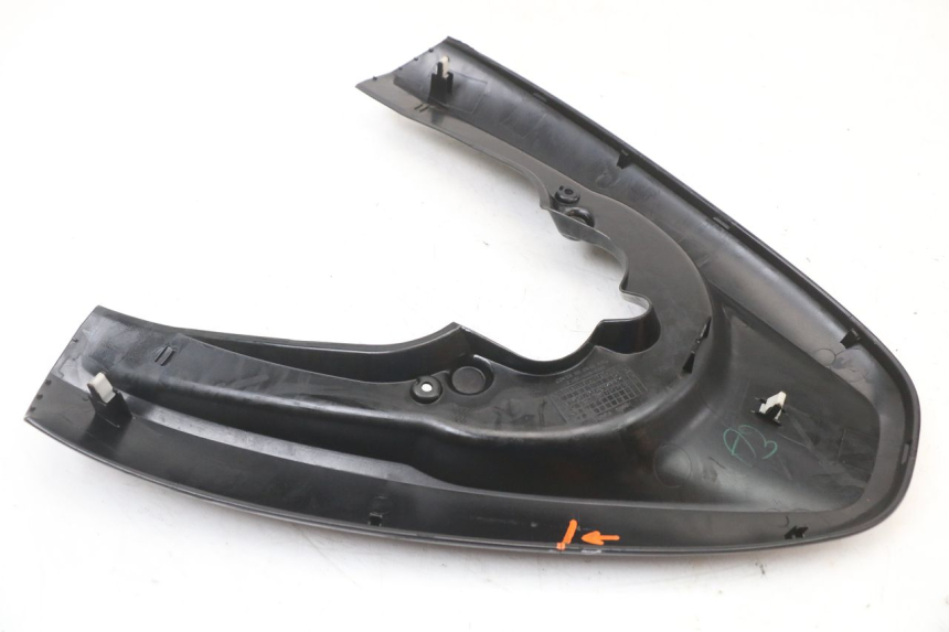 photo de JONCTION CARENAGE ARRIERE SUPERIEUR HONDA PCX (JF28) 125 (2009 - 2011)