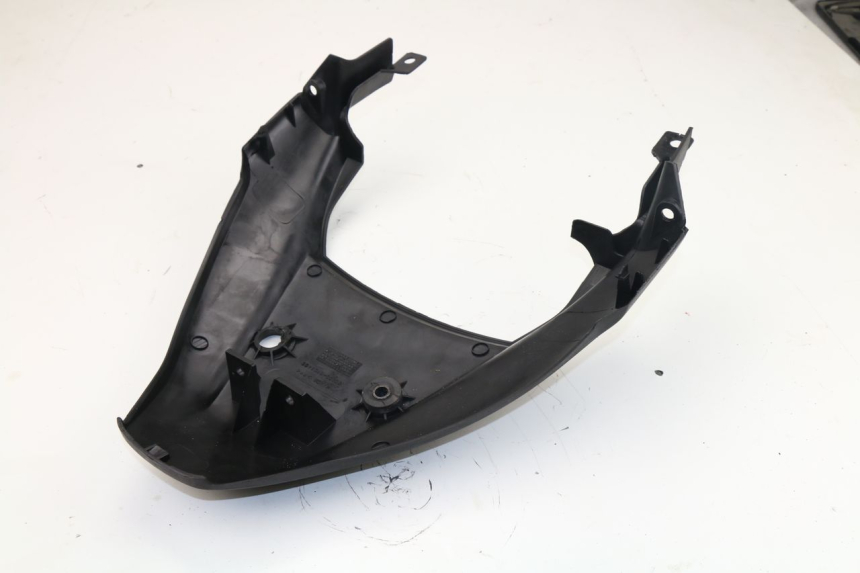 photo de JONCTION CARENAGE ARRIERE SUPERIEUR HONDA XLV VARADERO 125 (2000 - 2006)