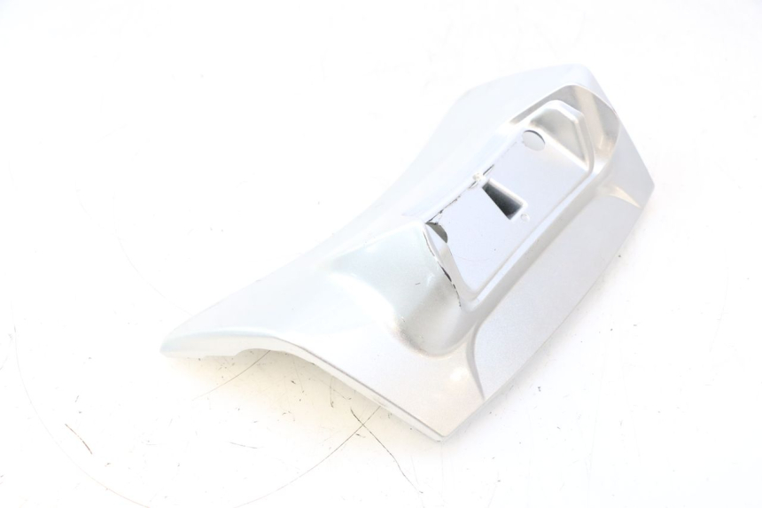 photo de JONCTION CARENAGE ARRIERE SUPERIEUR PIAGGIO MP3 LT 400 (2007 - 2012) - État de surface