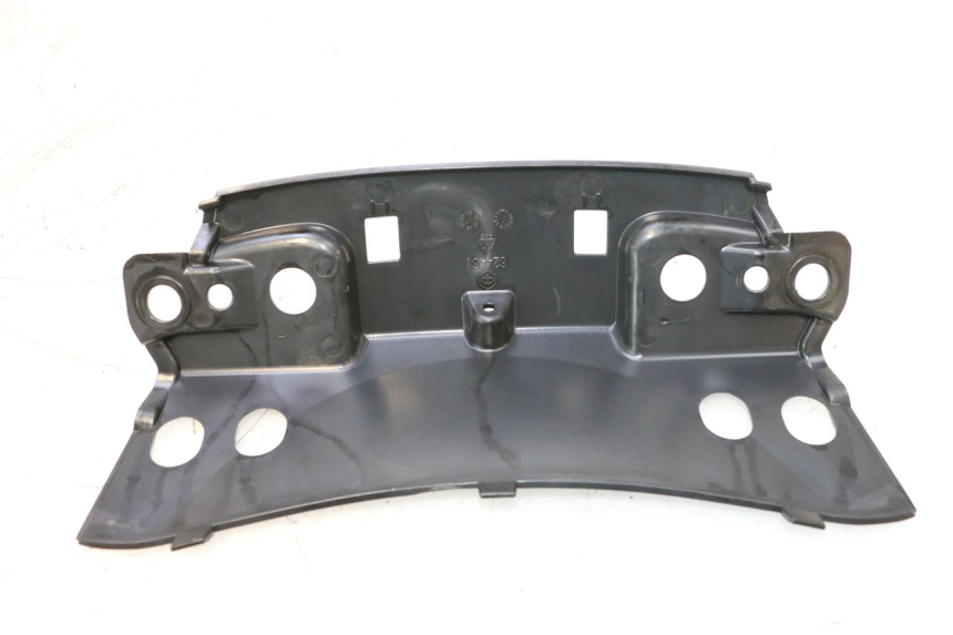 photo de JONCTION CARENAGE ARRIERE SUPERIEUR PIAGGIO MP3 125 (2006 - 2014) - Autre angle de vue