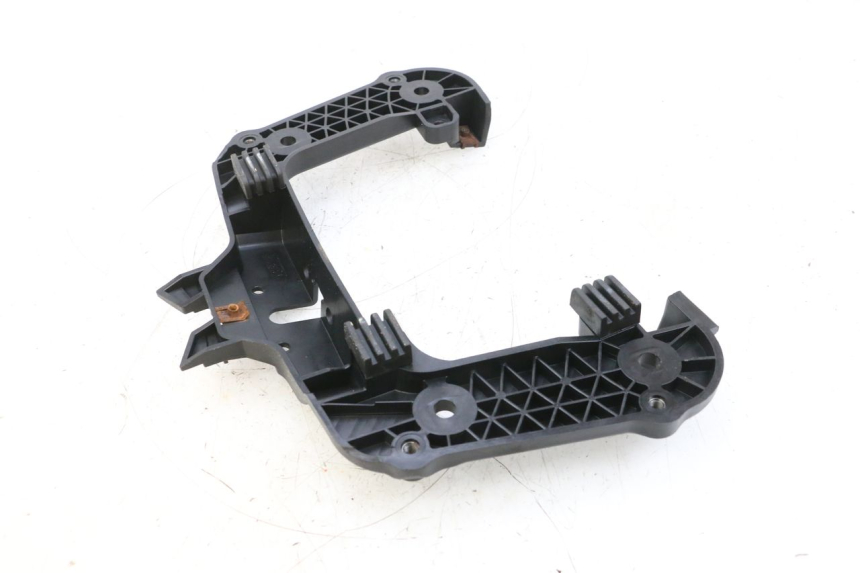 photo de JONCTION CARENAGE ARRIERE SUPERIEUR YAMAHA NEOS NEO'S 4T 50 (2008 - 2016) - Détail de la pièce