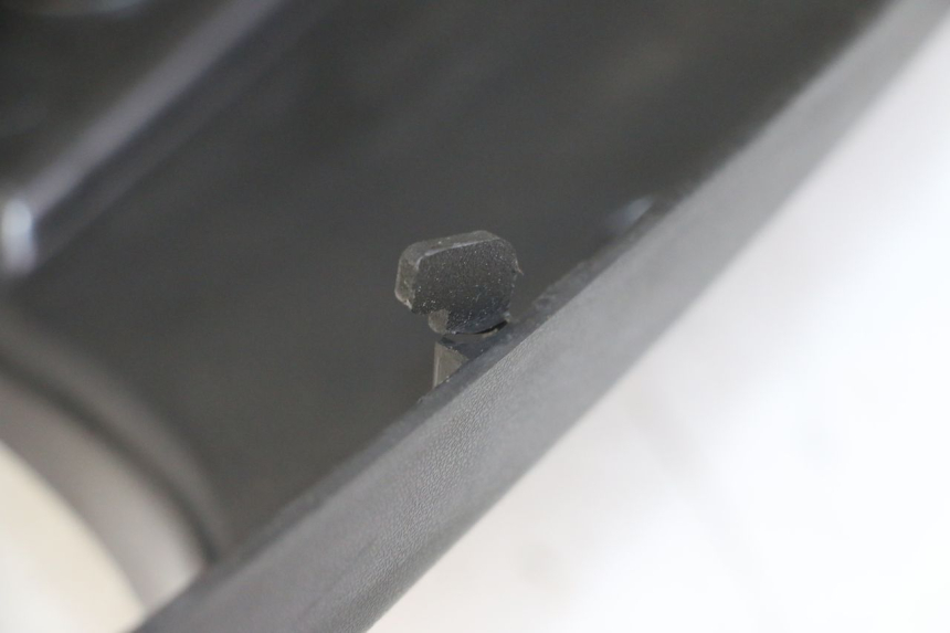 photo de JONCTION CARENAGE ARRIERE SUPERIEUR KYMCO LIKE 4T 50 (2019 - 2025) - Zoom état d’usage