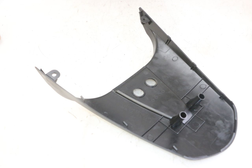 photo de JONCTION CARENAGE ARRIERE SUPERIEUR KYMCO LIKE 4T 50 (2019 - 2025) - Gros plan technique