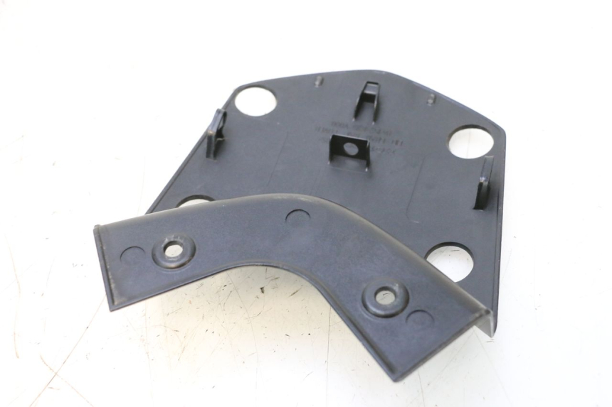 photo de JONCTION CARENAGE ARRIERE SUPERIEUR HONDA PCX (JF57/JF64) 125 (2014 - 2018) - Zoom état d’usage
