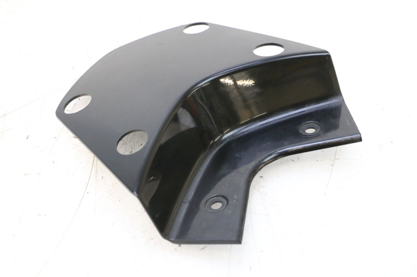 photo de JONCTION CARENAGE ARRIERE SUPERIEUR HONDA PCX (JF57/JF64) 125 (2014 - 2018) - Gros plan technique