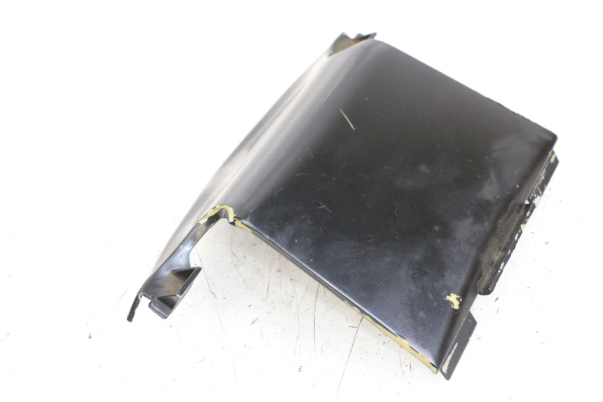 photo de JONCTION CARENAGE ARRIERE SUPERIEUR GILERA RUNNER LC 50 (1997 - 1998) - Zoom état d’usage