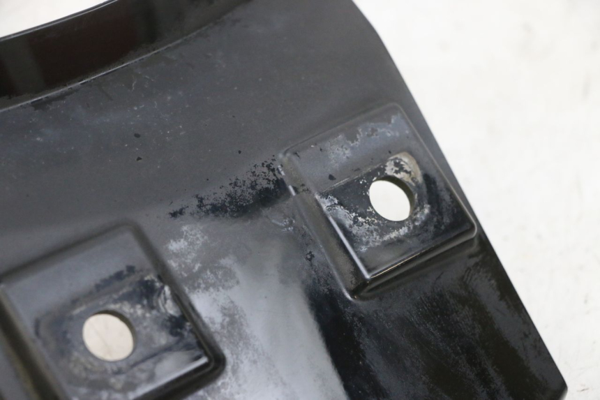 photo de JONCTION CARENAGE ARRIERE SUPERIEUR DAELIM S1 125 (2007 - 2016) - Zoom état d’usage