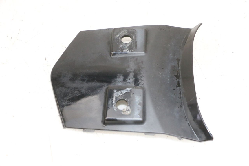 photo de JONCTION CARENAGE ARRIERE SUPERIEUR DAELIM S1 125 (2007 - 2016) - Autre angle de vue