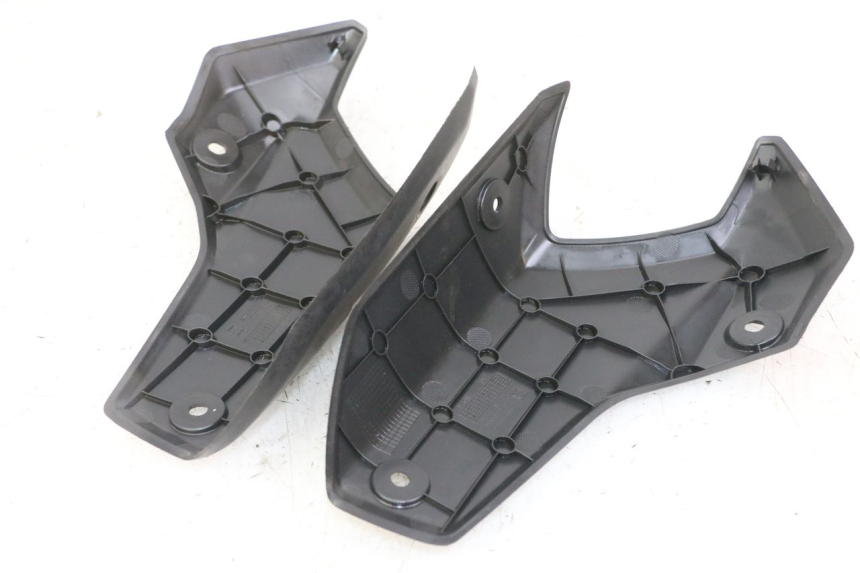 photo de JONCTION CARENAGE ARRIERE SUPERIEUR PEUGEOT STREETZONE I 2T 50 (2018 - 2020)