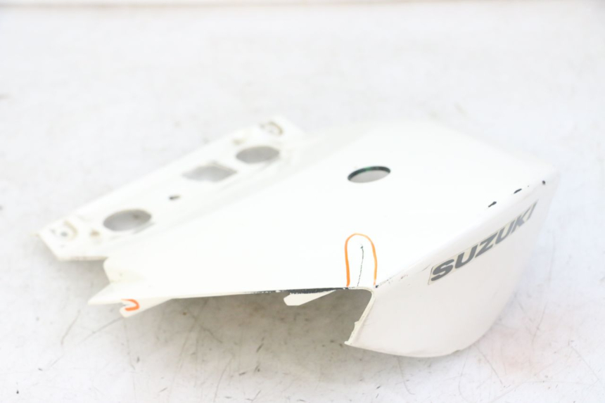 photo de JONCTION CARENAGE ARRIERE SUPERIEUR SUZUKI BURGMAN 125 (2007 - 2014)