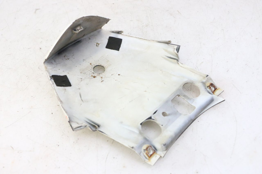 photo de JONCTION CARENAGE ARRIERE SUPERIEUR SUZUKI BURGMAN 125 (2007 - 2014)