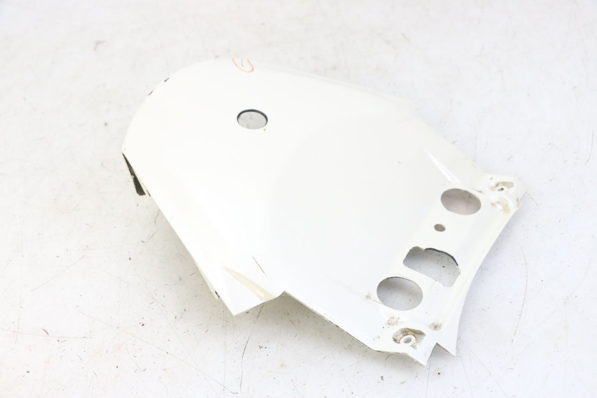 photo de JONCTION CARENAGE ARRIERE SUPERIEUR SUZUKI BURGMAN 125 (2007 - 2014)